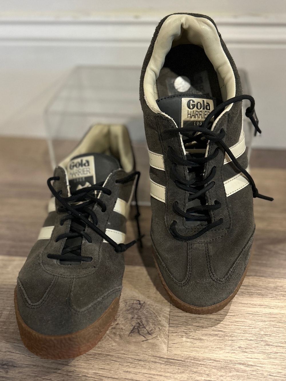 Gola Men's Harrier Suede Sneakers in Gray and White size 8